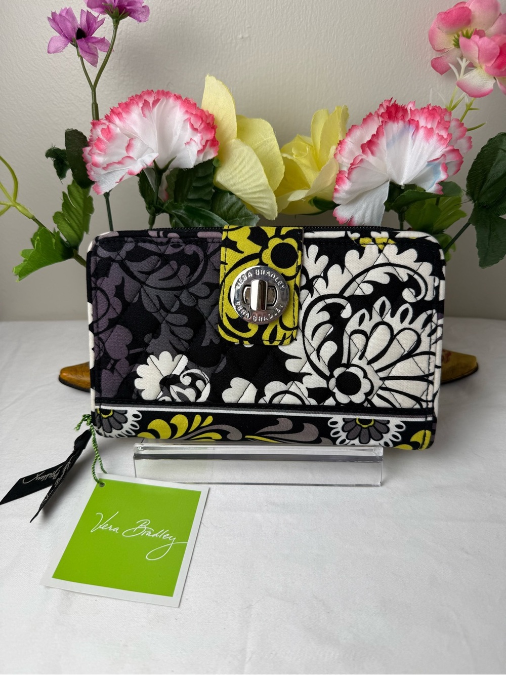 NWOT Vera Bradley Baroque Turn Lock Wallet Retired Pattern Quilted